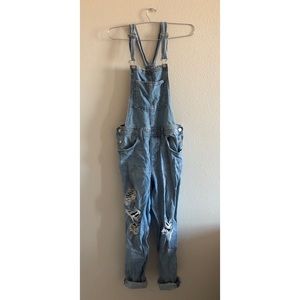 H&M boyfriend got overalls